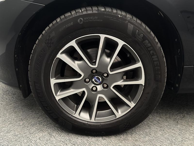 Volvo XC60 D4 AWD SUMMUM AUT CZ 1.maj - fotka 40 z 40
