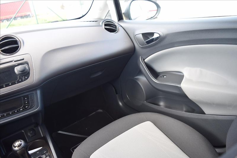 Seat Ibiza 1,6 TDI 66KW PO SERVISE 2XKOLA - fotka 30 z 48