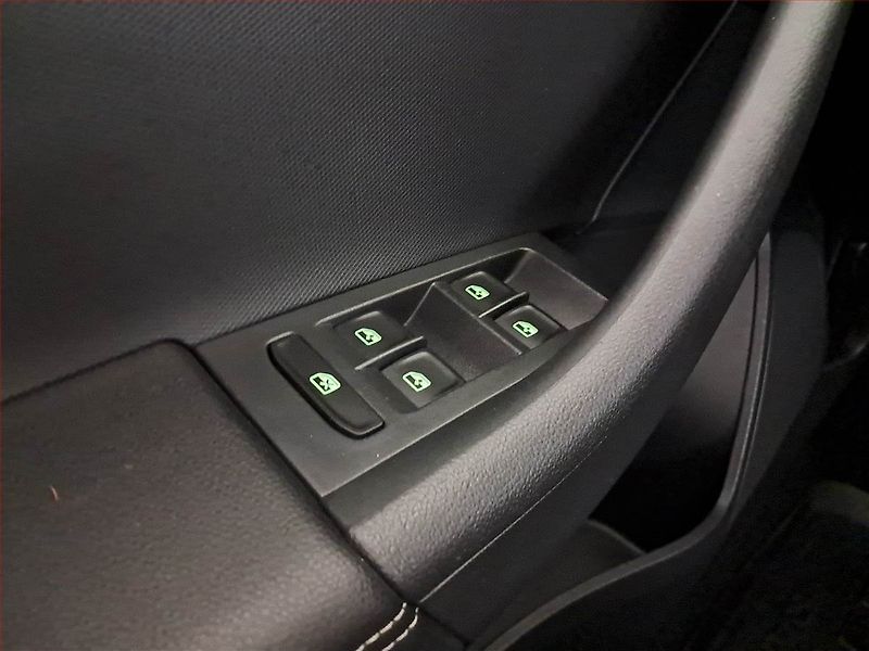Škoda Rapid (2017) Spaceback 1.0 TSI, Navi - fotka 17 z 17