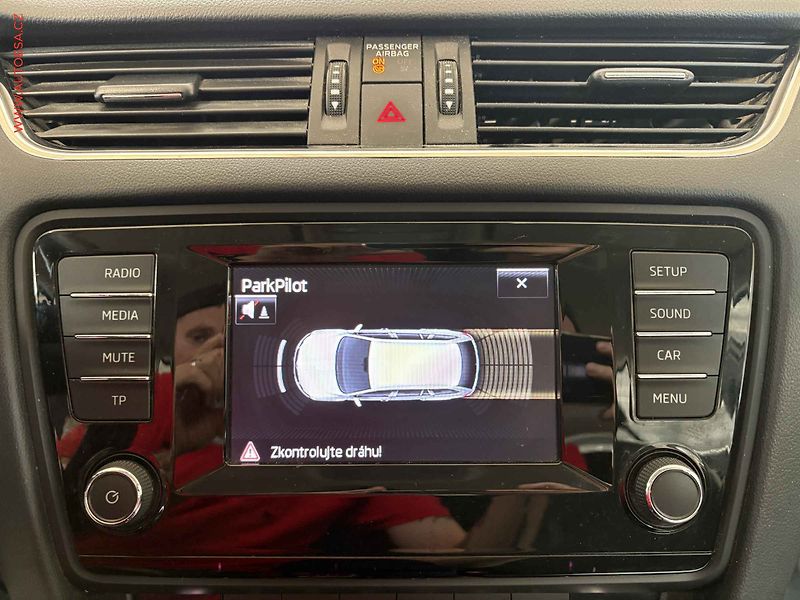 Škoda Octavia (2014) 1.4 TSi, AC, temp. - fotka 13 z 15