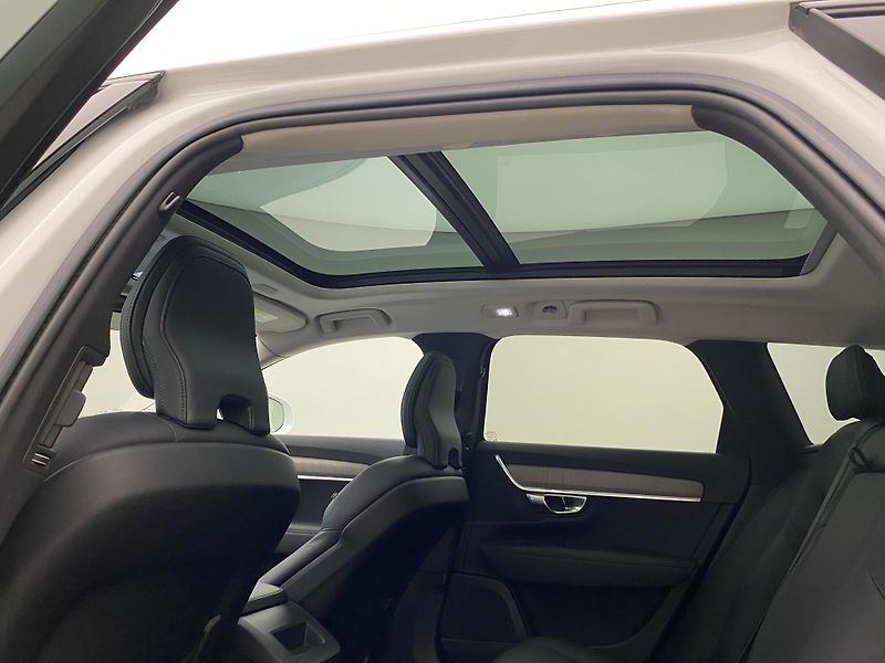 Volvo V90 CC B4 AWD PLUS AUT - fotka 29 z 56