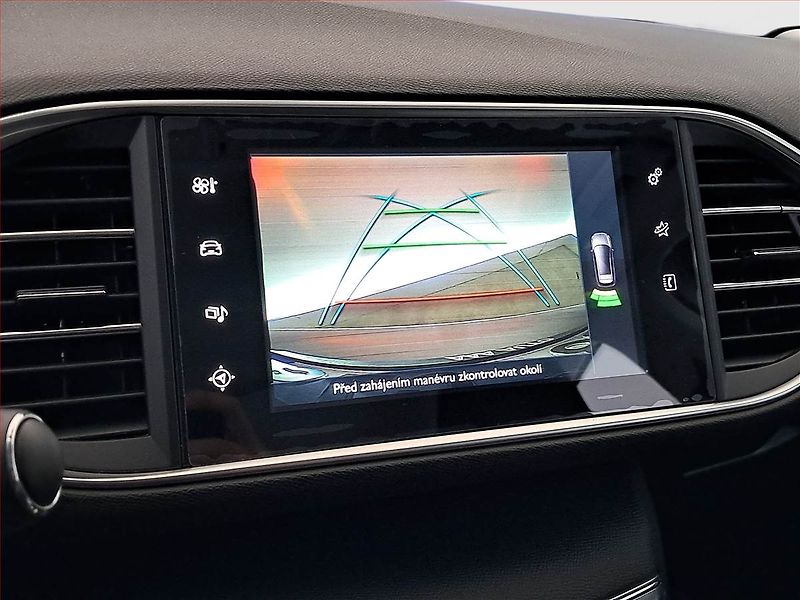 Peugeot 308 (2015) Active 1.2 e-THP, Navi - fotka 16 z 19