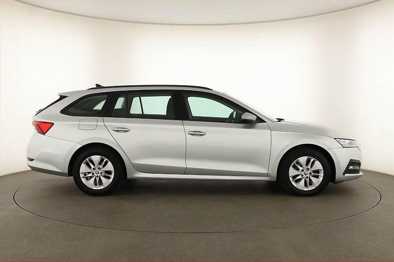 Škoda Octavia (2022) Ambition 2.0 TDI, ČR,1.maj - fotka 6 z 19