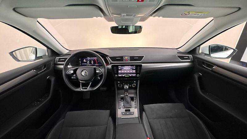 Škoda Superb 2.0 TDI DSG 4x4 Style Combi - fotka 8 z 30
