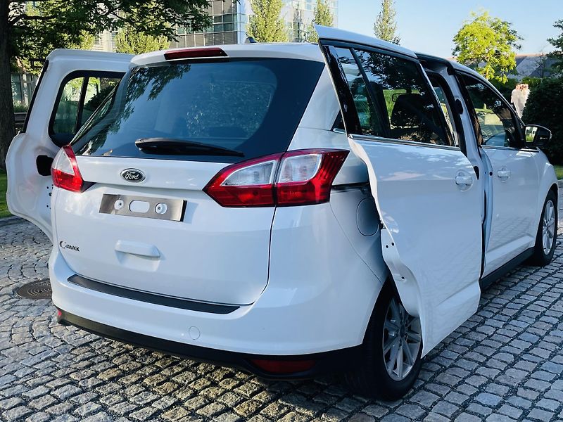 Ford Grand C-MAX 2.0TDCi MANUÁL 7MÍST SERVISKA - fotka 14 z 46