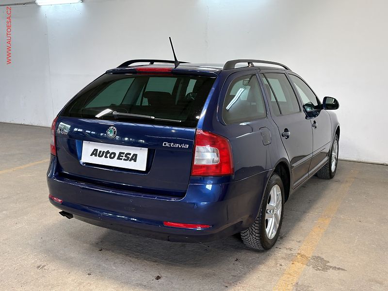Škoda Octavia (2013) 1.6TDi 4x4, AC, park.čidla - fotka 4 z 14
