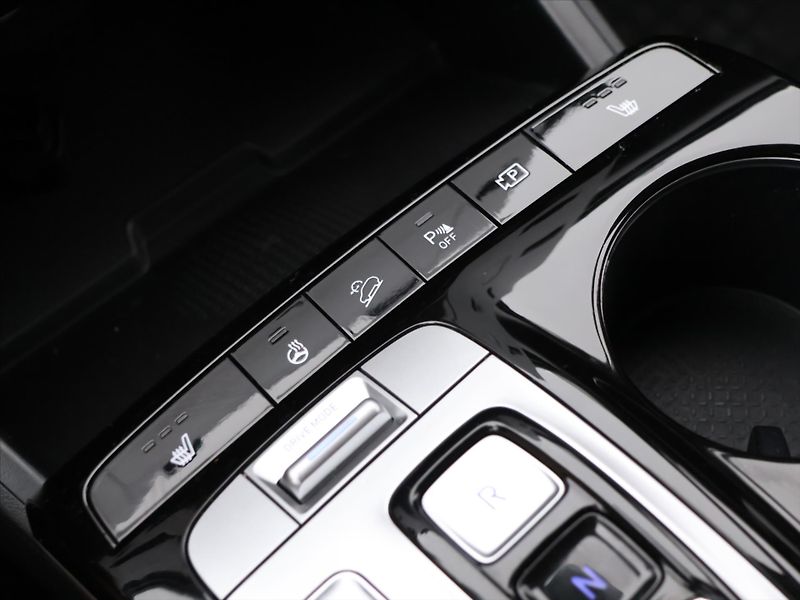 Hyundai Tucson 1,6 T-GDI HEV 169kW Comfort Za - fotka 25 z 34