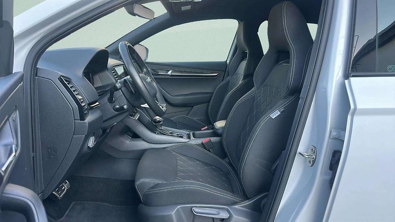 Škoda Karoq Sportline 2,0 TSI 140kW DSG7 4 - fotka 6 z 32