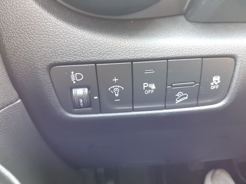Hyundai Kona (2023) 1.0 T-GDi 1.MAJ ČR - fotka 12 z 38