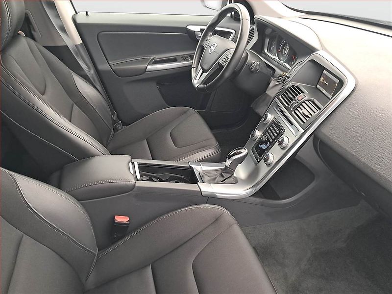 Volvo XC60 (2017) Momentum D4 - fotka 9 z 17