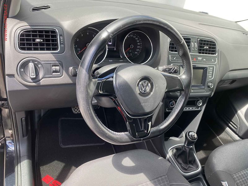 Volkswagen Polo (2015) 1.0 MPi, Comfortline, výhřev - fotka 12 z 17