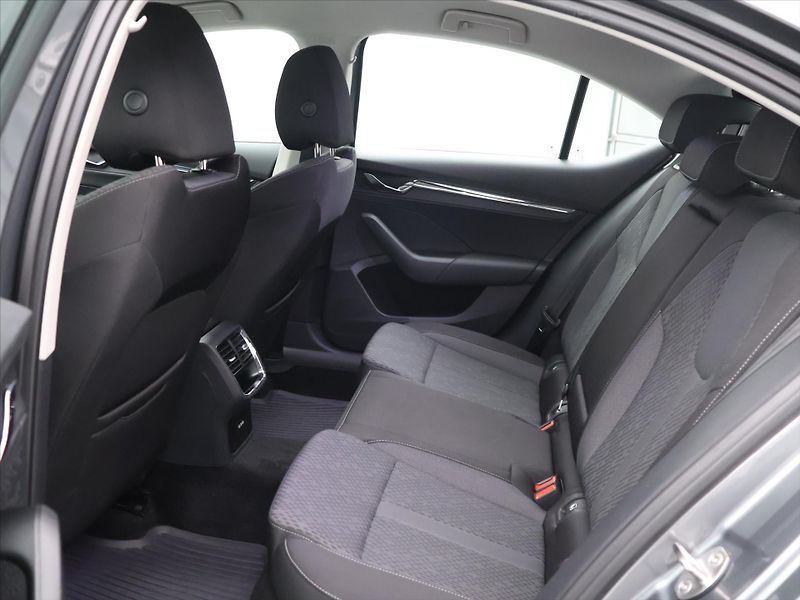 Škoda Octavia 1,5 e-TEC DSG CZ Style Matrix - fotka 14 z 31