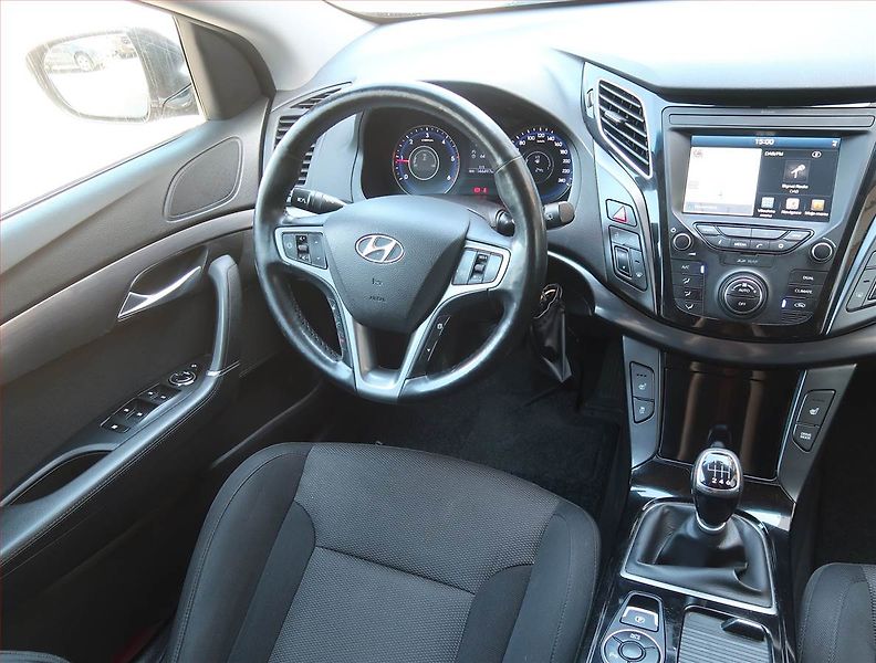Hyundai i40 (2017) 1.7 CRDi, Serv.kniha, Navi - fotka 7 z 16