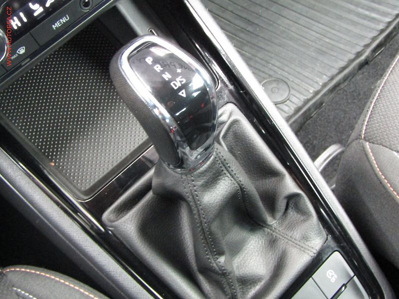 Škoda Kamiq (2022) 1.5 TSi, ČR, ScoutLine, DSG - fotka 18 z 23