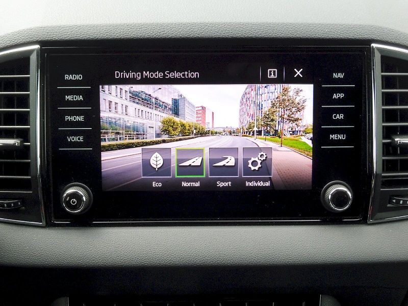Škoda Karoq (2019) SportLine 1,5 TSI 110kW - fotka 15 z 29