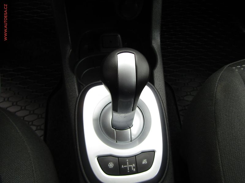 Opel Corsa (2014) 1.2i, ČR, AT, AC - fotka 13 z 16