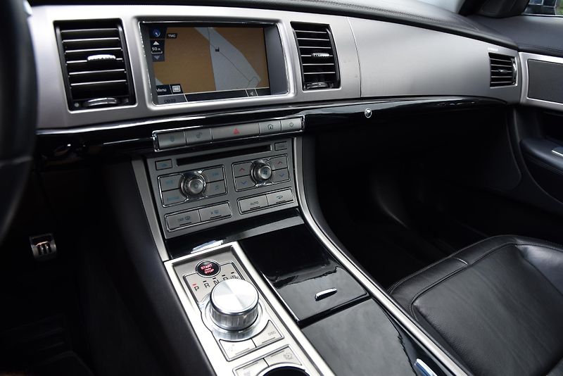 Jaguar XF 3.0 V6 S 202 kW A/T,XENON,NAVI - fotka 21 z 48