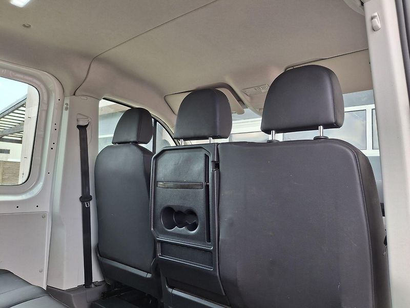 Volkswagen Crafter (2019) 2.0 TDI, 7 míst, ZÁRUKA - fotka 21 z 29