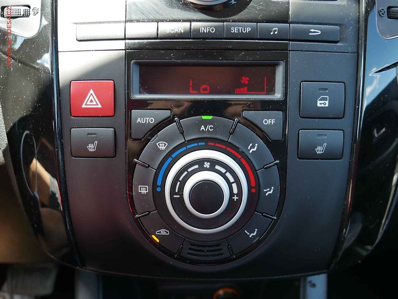Kia Venga (2011) 1.6 CVVT, AT, tempo, park - fotka 17 z 18