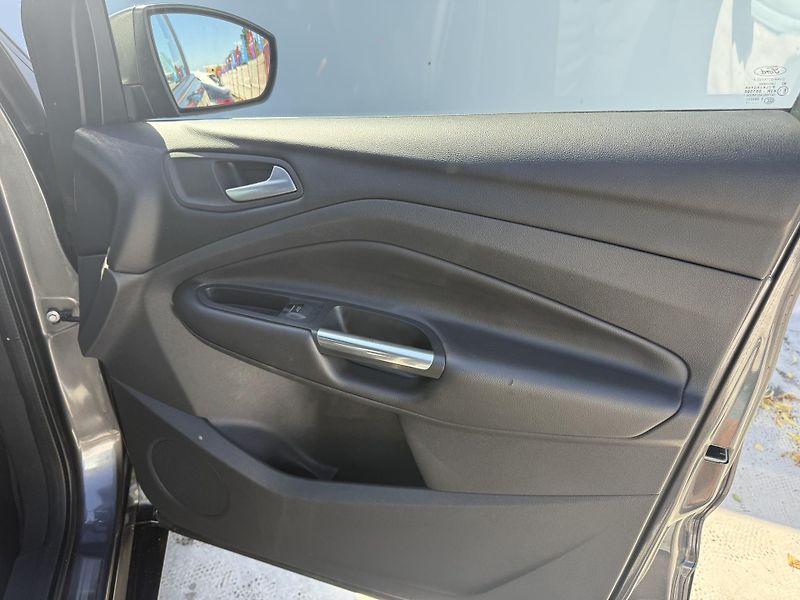 Ford Kuga (2017) 1.5 EcoBoost ST line 110kW - fotka 19 z 40
