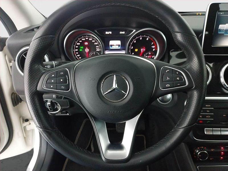 Mercedes-Benz CLA (2017) 180, ČR,1.maj, Bi-Xenony - fotka 16 z 18