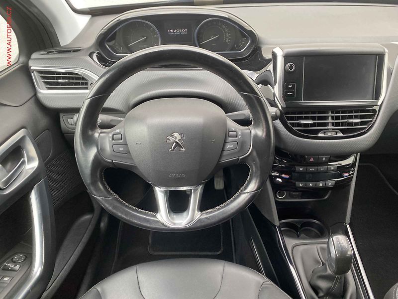 Peugeot 2008 (2018) 1.2 PT, Allure, navi, park - fotka 11 z 17