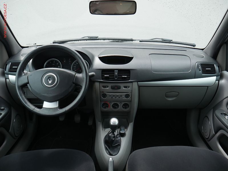 Renault Thalia (2011) 1.2 i, ČR, AC - fotka 8 z 17