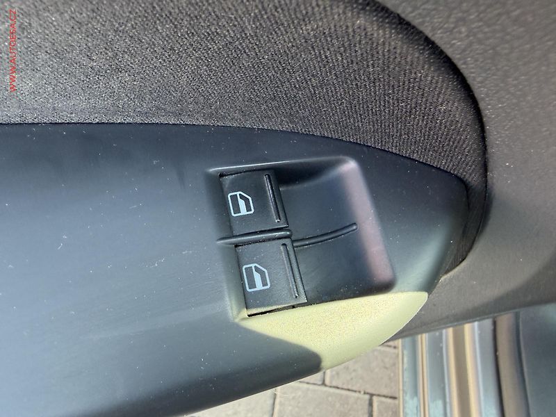 Volkswagen Touran (2008) 1.9TDi, AC, temp - fotka 16 z 17