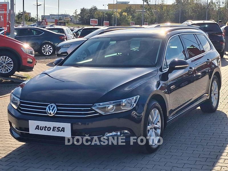 Volkswagen Passat (2015) 2.0 TDi, Comfortline, navi - fotka 3 z 18