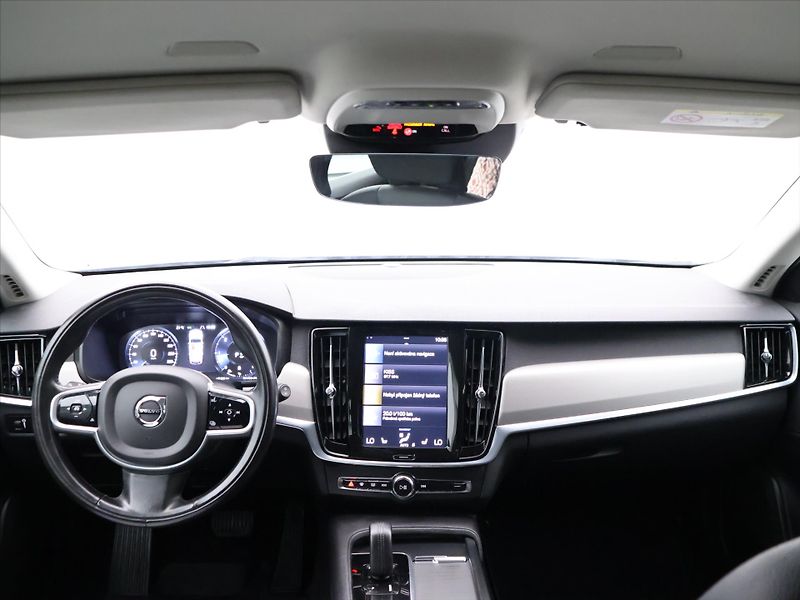 Volvo V90 2,0 D 145 kW Momentum Automat - fotka 25 z 32