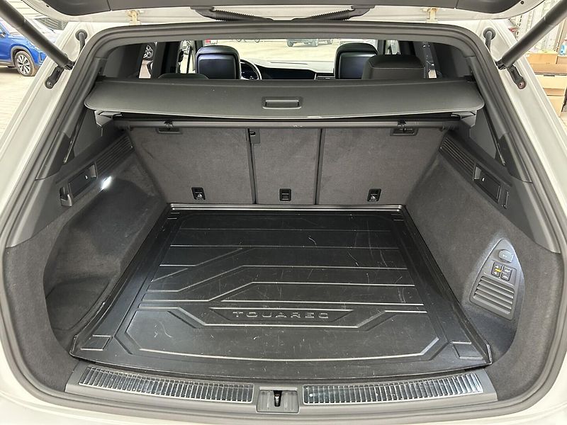 Volkswagen Touareg 3.0 TDI 4x4 R-Line - fotka 30 z 31