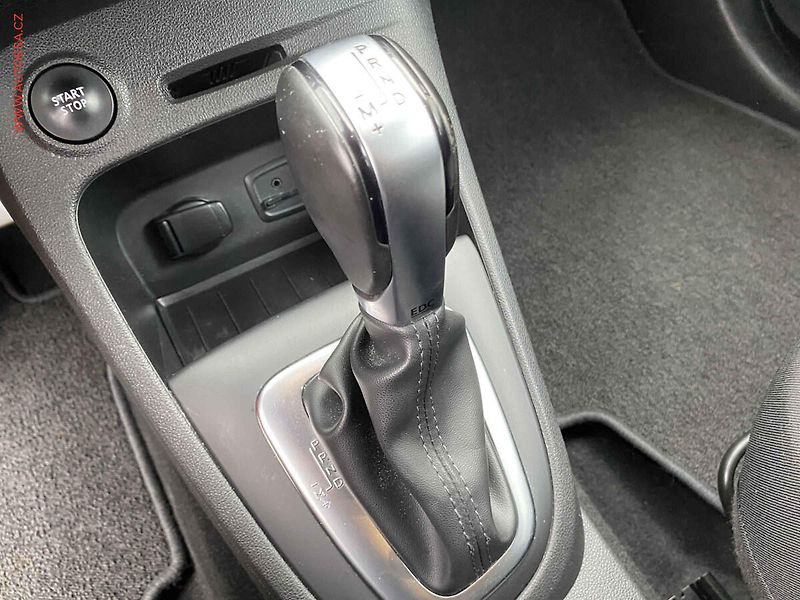 Renault Captur (2017) 1.2 TCe, Intense, AT, navi - fotka 15 z 17