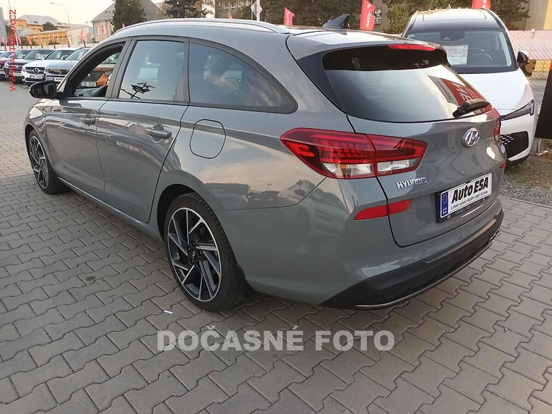 Hyundai i30 (2022) 1.5T-GDi, 1.maj,ČR, servis - fotka 2 z 3