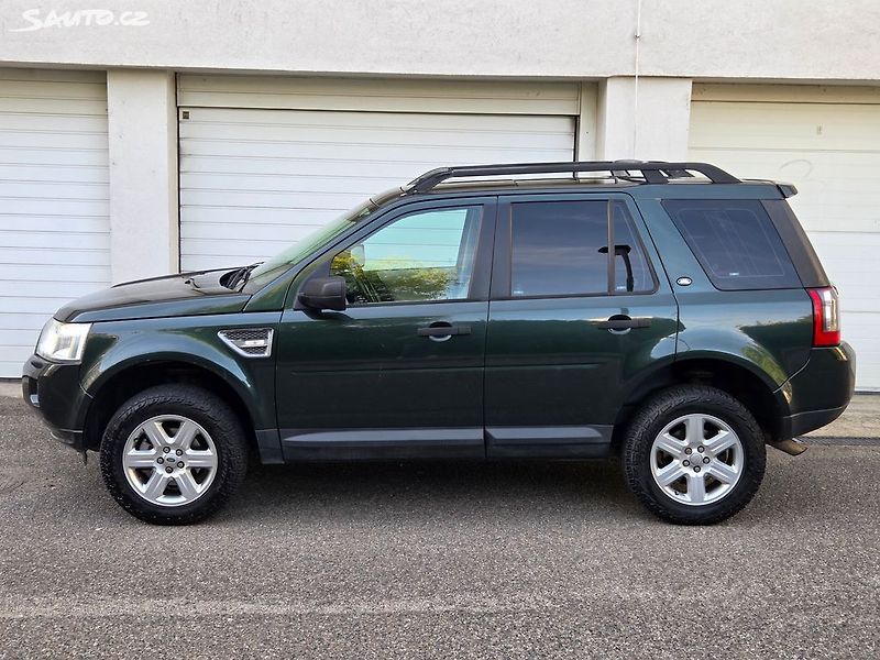 Land Rover Freelander (2012) 2.2 TD4 4x4 Manuál Tažné 2t. - fotka 3 z 29