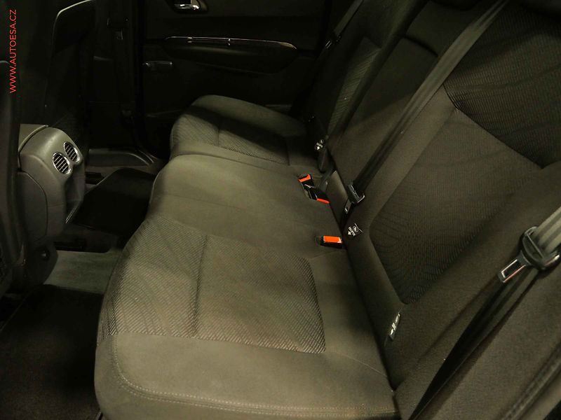 Peugeot 3008 (2010) 1.6 HDi, Klima - fotka 10 z 17