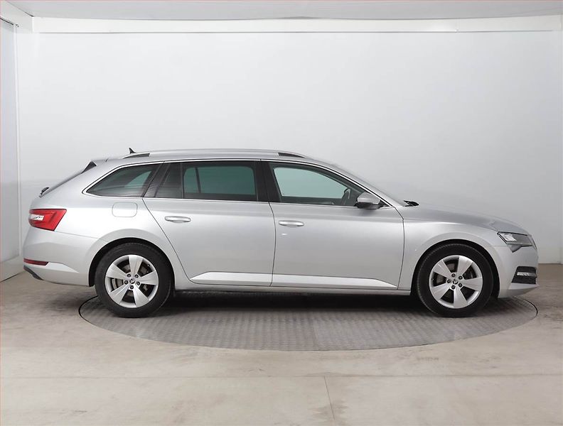 Škoda Superb (2022) 2.0 TDI - fotka 6 z 20