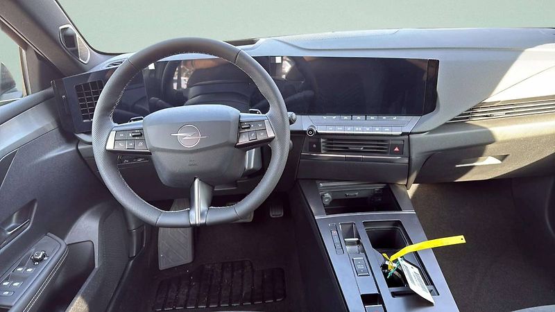 Opel Astra (2026) Nová Ultimate ST Hybrid 1.2 TU - fotka 15 z 24