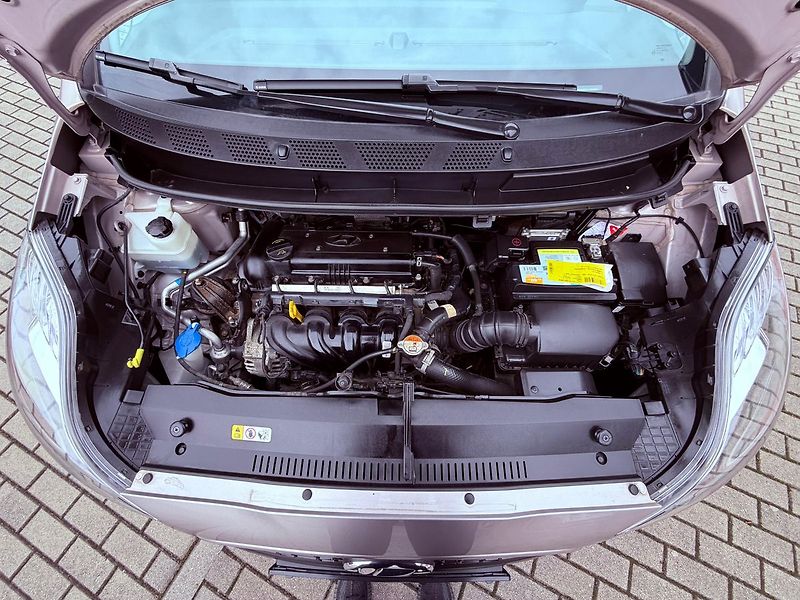 Hyundai ix20 1.6 Comfort, Navi, AutoAC - fotka 25 z 26