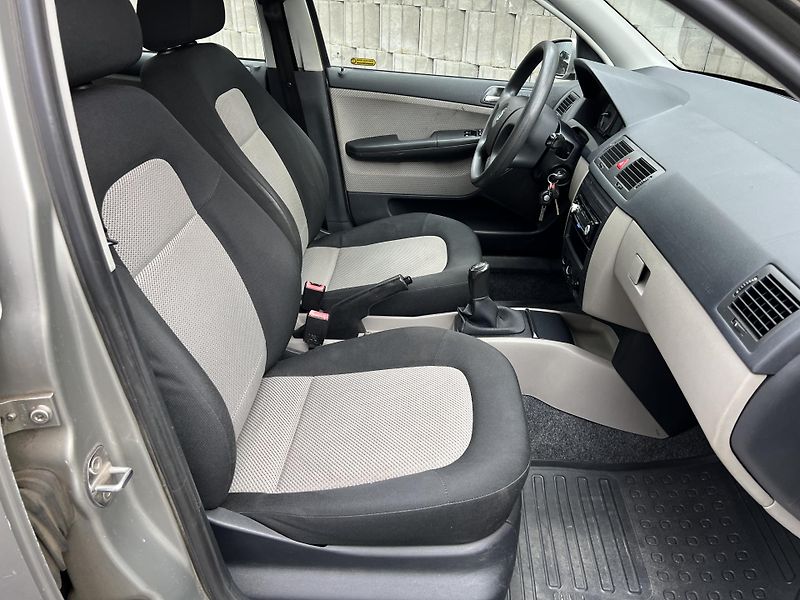 Škoda Fabia 1.2 HTP 121000KM BEZ KOROZE - fotka 6 z 14