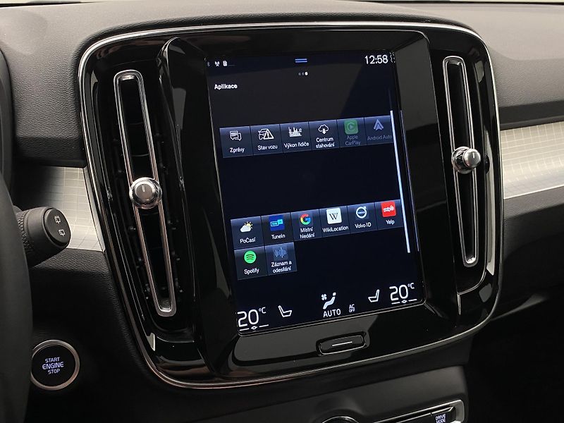 Volvo XC40 T2 MOMENTUM REZERVACE - fotka 38 z 44