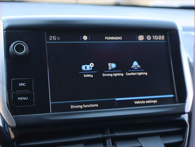 Peugeot 2008 (2019) 1.2 PureTech, Automat, Navi - fotka 22 z 22