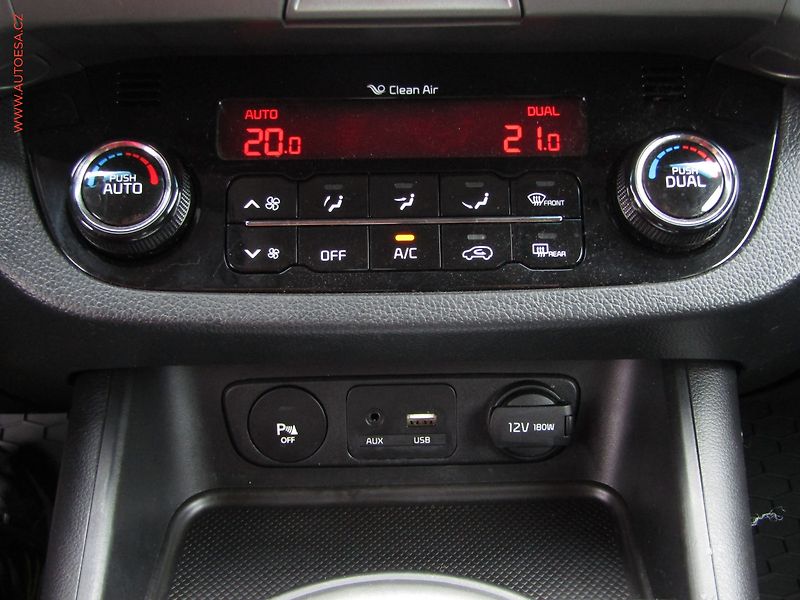Kia Sportage (2015) 1.7CRDi, ČR, AC, park. kamera - fotka 15 z 23