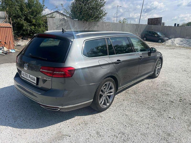 Volkswagen Passat 2.0 BiTDI 176kW 4MOT DSG Highl - fotka 12 z 16