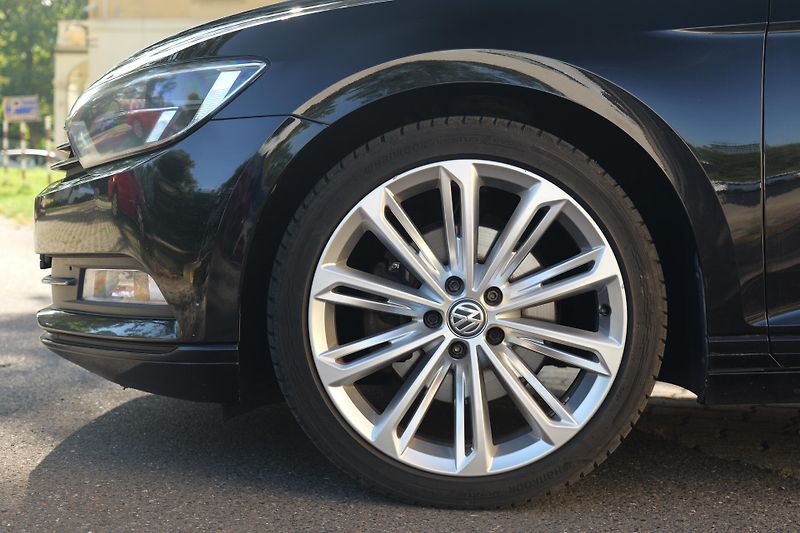 Volkswagen Passat 1.4 TSI DSG Kamera DAB Cockpit - fotka 9 z 37