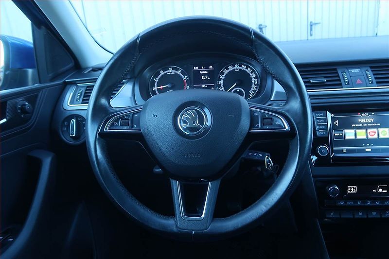 Škoda Rapid (2018) 1.0 TSI, Navi, Tempomat - fotka 18 z 23