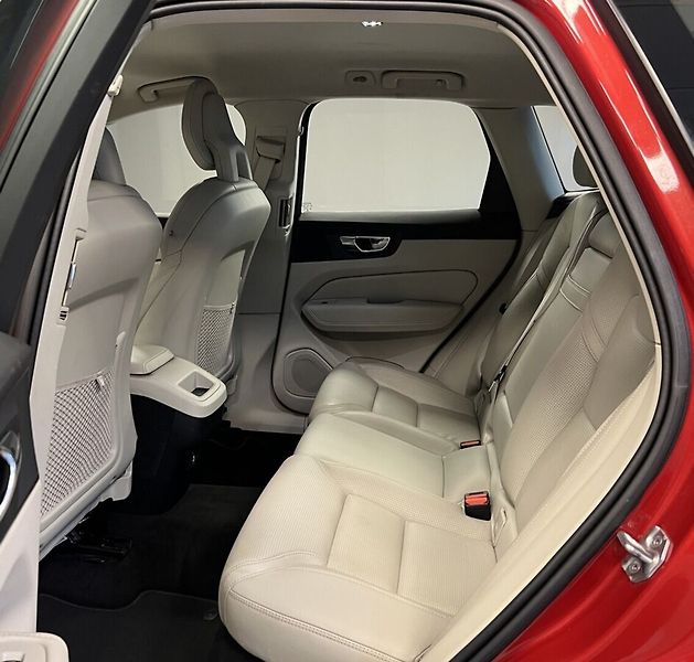 Volvo XC60 T5 AT AWD Inscription - fotka 10 z 17