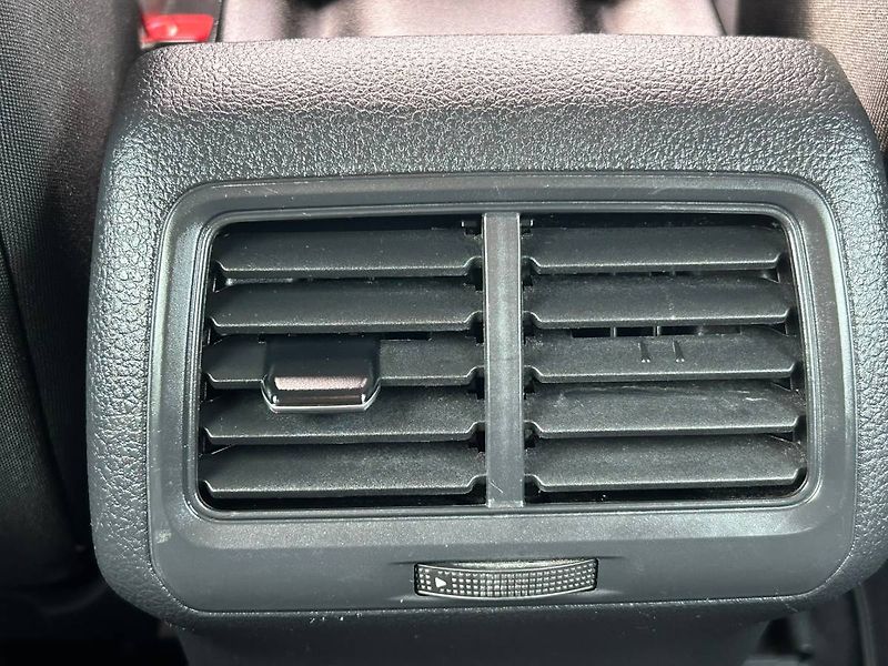Volkswagen Golf (2020) 1.6 TDI 85 kW MANUÁL - fotka 26 z 35