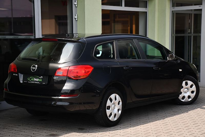Opel Astra 1.7CDTi SPORTS TOURER - fotka 4 z 31