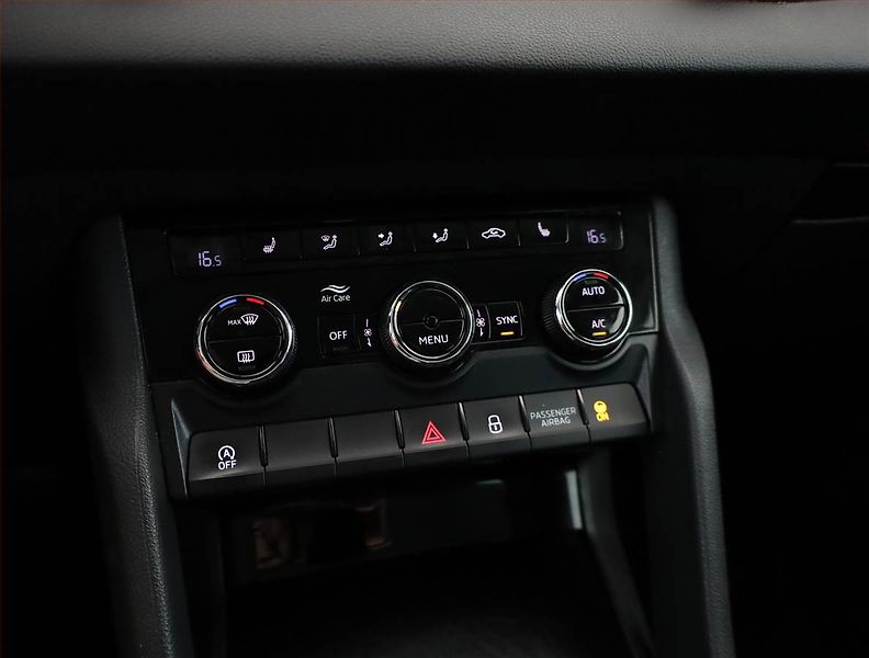 Škoda Karoq (2018) 1.0 TSI, Navi, Tempomat - fotka 10 z 17