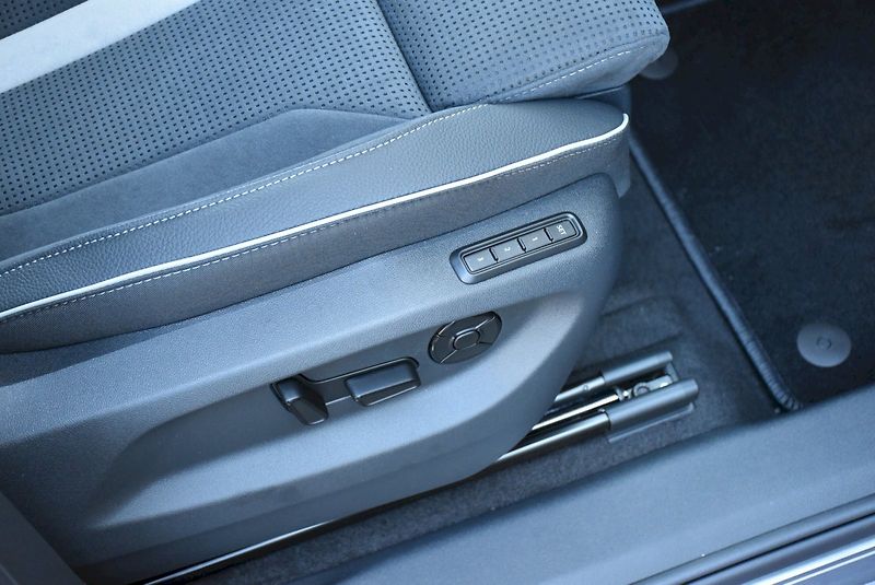 Škoda Kodiaq (2025) SPORTLINE 4X4 TD 142/2.0 A7A - fotka 31 z 43